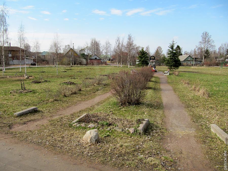 Мартышкино, площадь Обороны